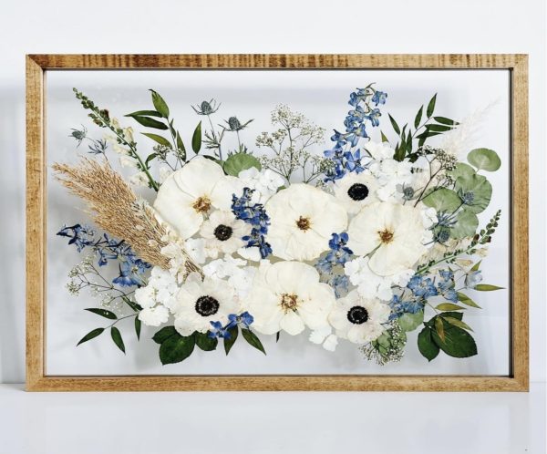 PRESERVED FLOWERS IN FLOAT FRAME